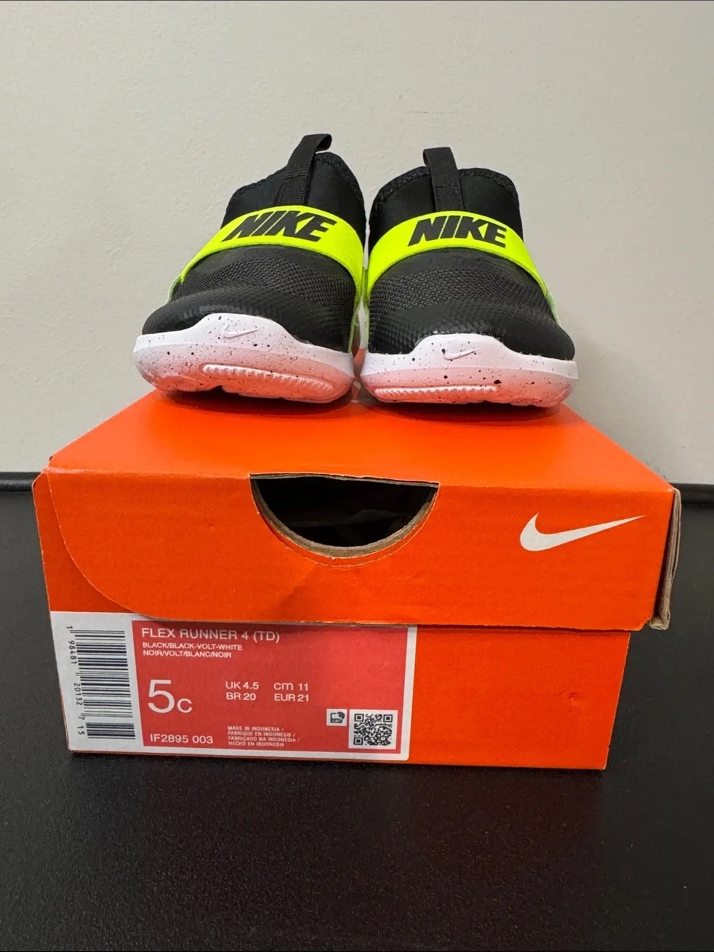 Nike Flex Runner Slip-On Sneakers Black Volt White Baby/Toddler Size 5C New NIB